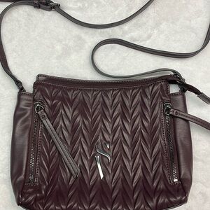 Simply Vera Vera Wang Cara crossbody bag. Burgundy